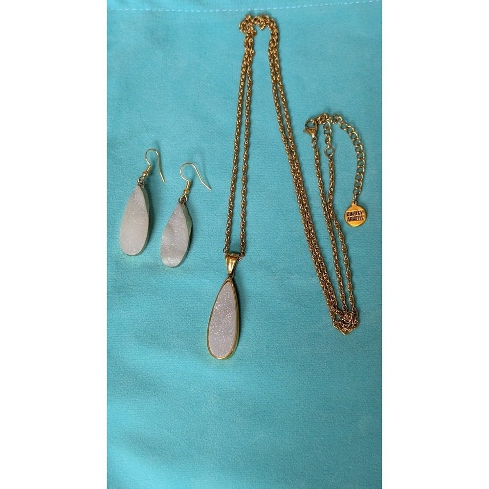 Kinsley Armelle Semi-precious Gemstone Agate Teardrop Earrings and Necklace‎